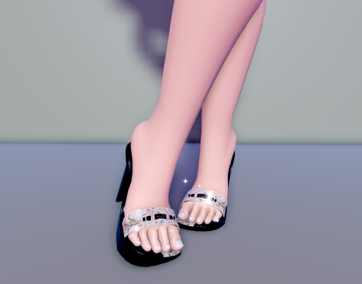 viviVitalx's tweet photo. More Dior heels. 
109386392830413 !
#RHTC  #Royalehigh https://t.co/kgOQtkhJAW