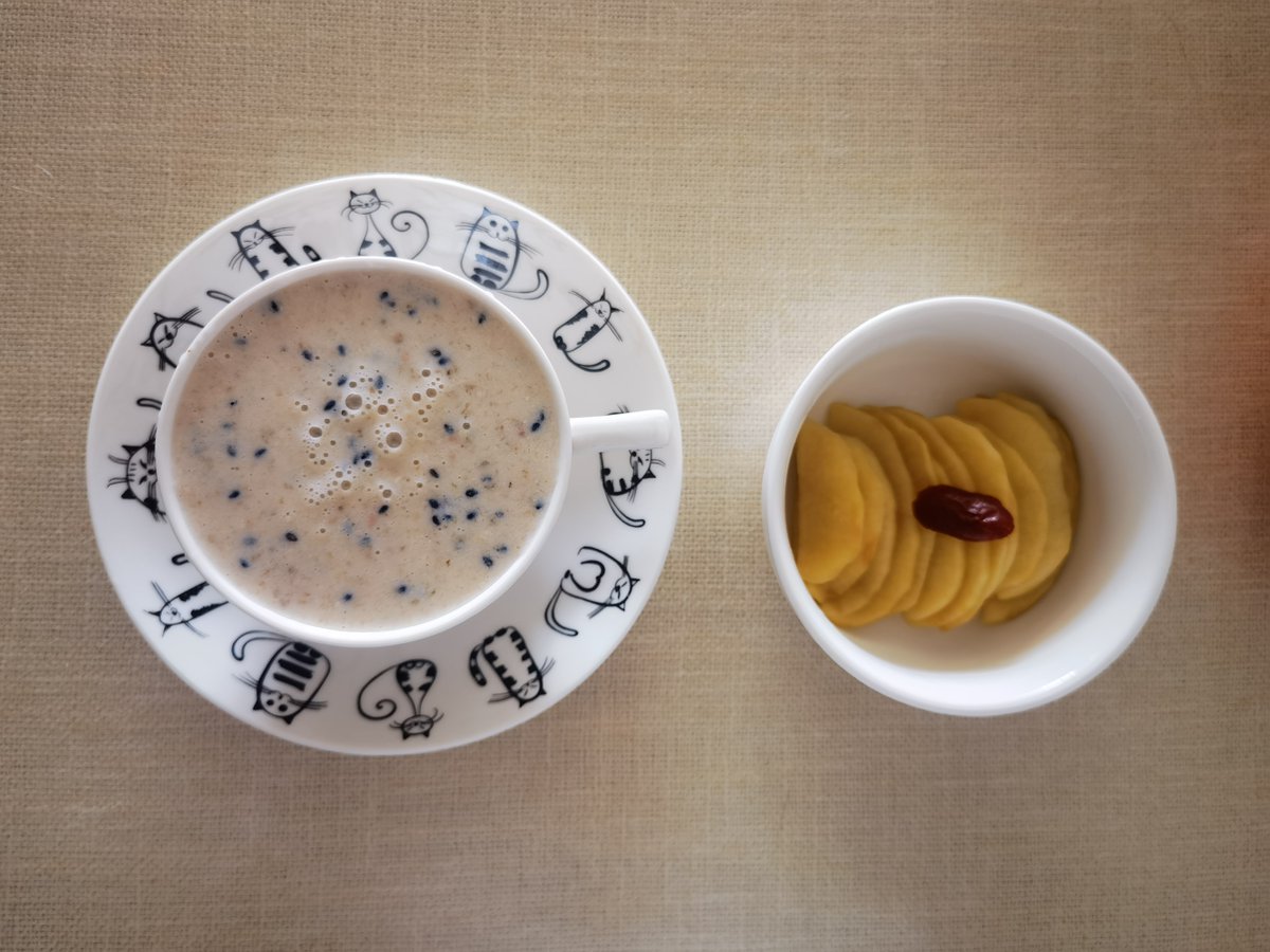 Pony_428's tweet photo. Just enjoyed a cozy bowl of oatmeal with fresh blueberries and a dash of cinnamon for breakfast – simple, warm, and totally satisfying on this chill morning. https://t.co/Dfsa8K6mcp