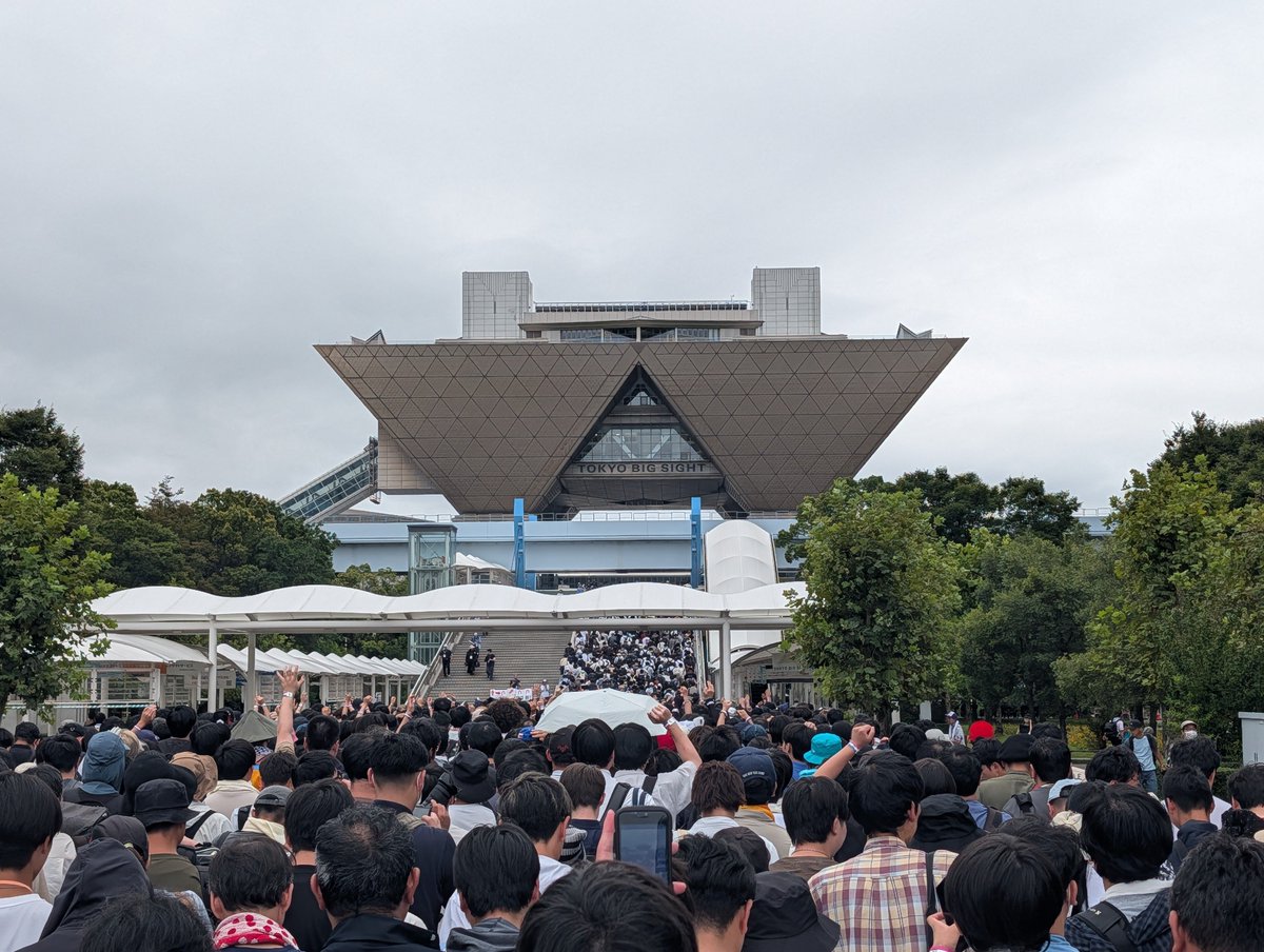 malattia_jp's tweet photo. 夏コミお疲れ様でした！2日間で���ちゃくちゃ日焼けした…そして今さら@kanzarinsan のアクリルスタンド買い忘れたことに気づいて、辛い…絶望
#C108 #コミケ https://t.co/9O8q3ASNpq