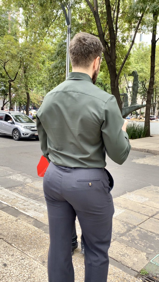 Javier701678255's tweet photo. Que hermoso macho, no dejo de pensar en el y en sus hermosas nalgas!!! #nalgonescallejeros #nalgon #culon #culodemacho #paparazzicallejero #paparazzinalgon #cazadordeculos #cazadordenalgones #menass https://t.co/ugPYcJfPy6