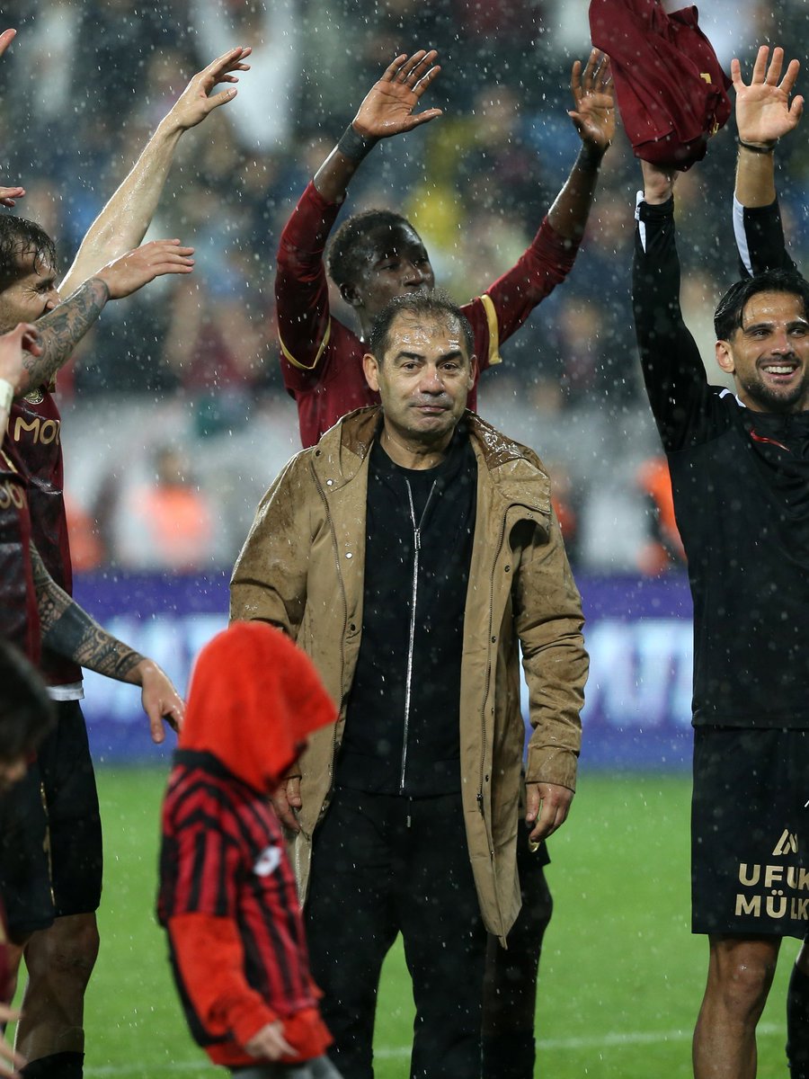 Oytunakyol06's tweet photo. Yıllardır dediğimiz gibi taşın altına elini değil gövdesini koydu…

İyi ki varsın Büyük Kaptan !!! https://t.co/E1U4HYuKAv