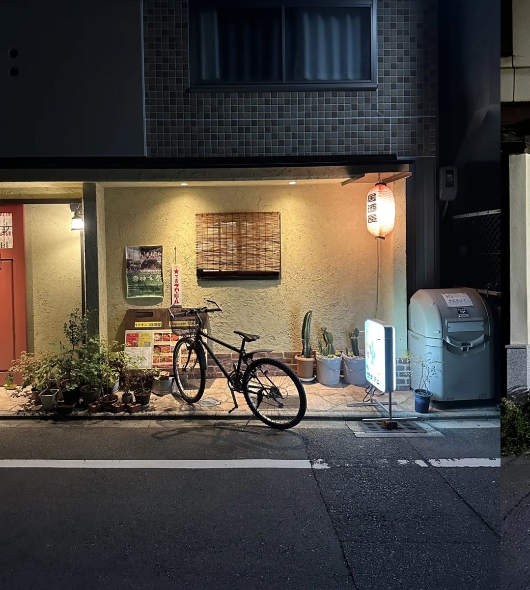Clkp11's tweet photo. Got lost in the narrow lanes of Kyoto this afternoon, stumbled on a tiny matcha shop with a grandma making traditional sweet treats. Warm matcha + perfect view of old wooden houses = the best unplanned travel moment ever! https://t.co/rB8arDCApW
