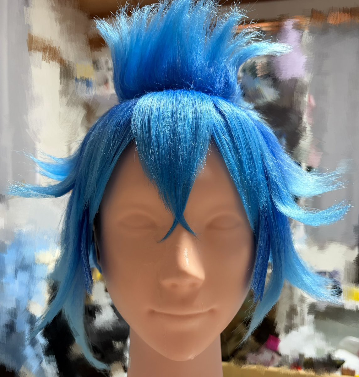 mitsukireno's tweet photo. 有言実行者なので（正解かは分からないけど）グロマス💀のウィッグ完成させましたよ✌️

（なおモザイク越しにも分かる汚部屋） https://t.co/j3uZAaOLzS