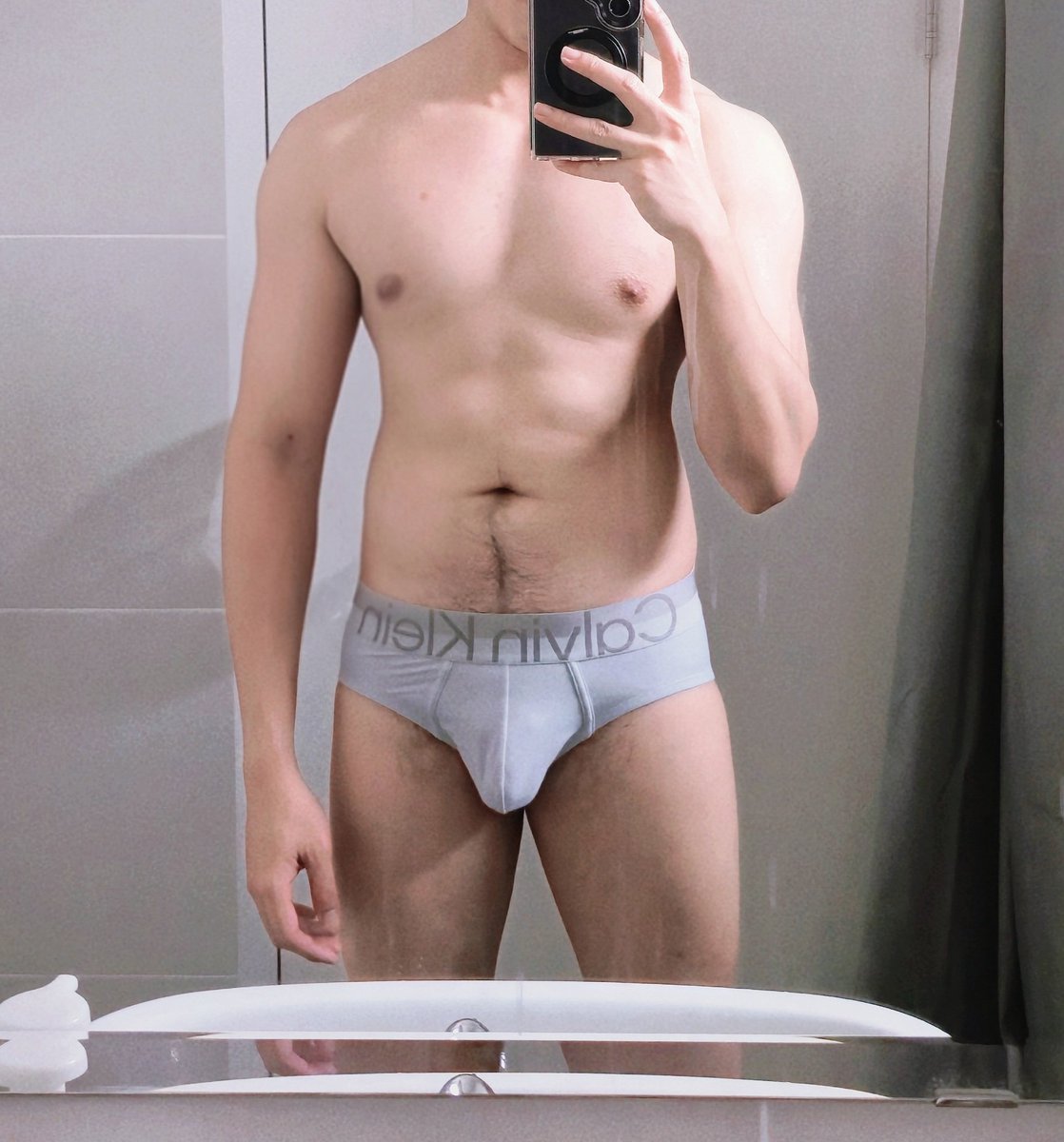 darkmeninside2's tweet photo. CK รุ่น Brushed ผ้า Microfiber Stretch สี Light Grey 

เนื้อผ้านุ่ม ยืดหยุ่น ใส่สบายมาก ที่ใส่อยู่ไซซ์ S ถ้าใครชอบแบบไม่รัดมากผมว่าไป M ได้
ชอบตรงขอบที่โดดเด่นและเท่ มีการตัดสีโทนอ่อนเข้ม โคตรชอบ🥰 https://t.co/MF0qDbr4r3