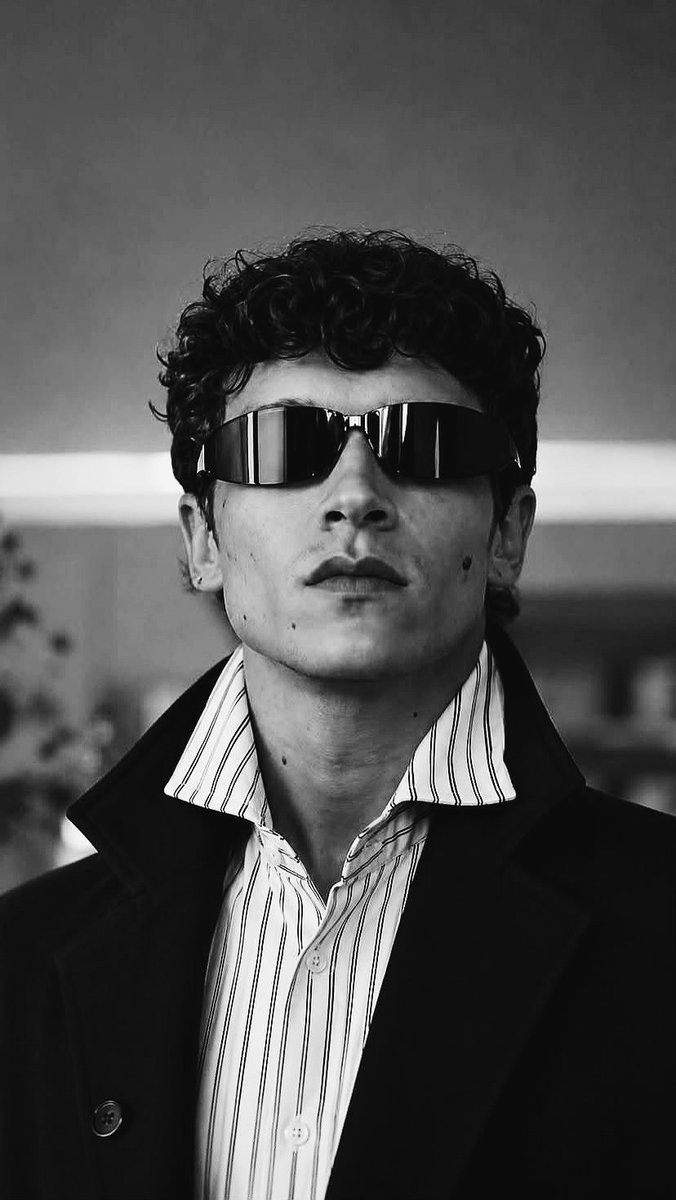 ilyafofo's tweet photo. Ilya Rozanov for Yves Saint Laurent. https://t.co/89O1Vl8V1B