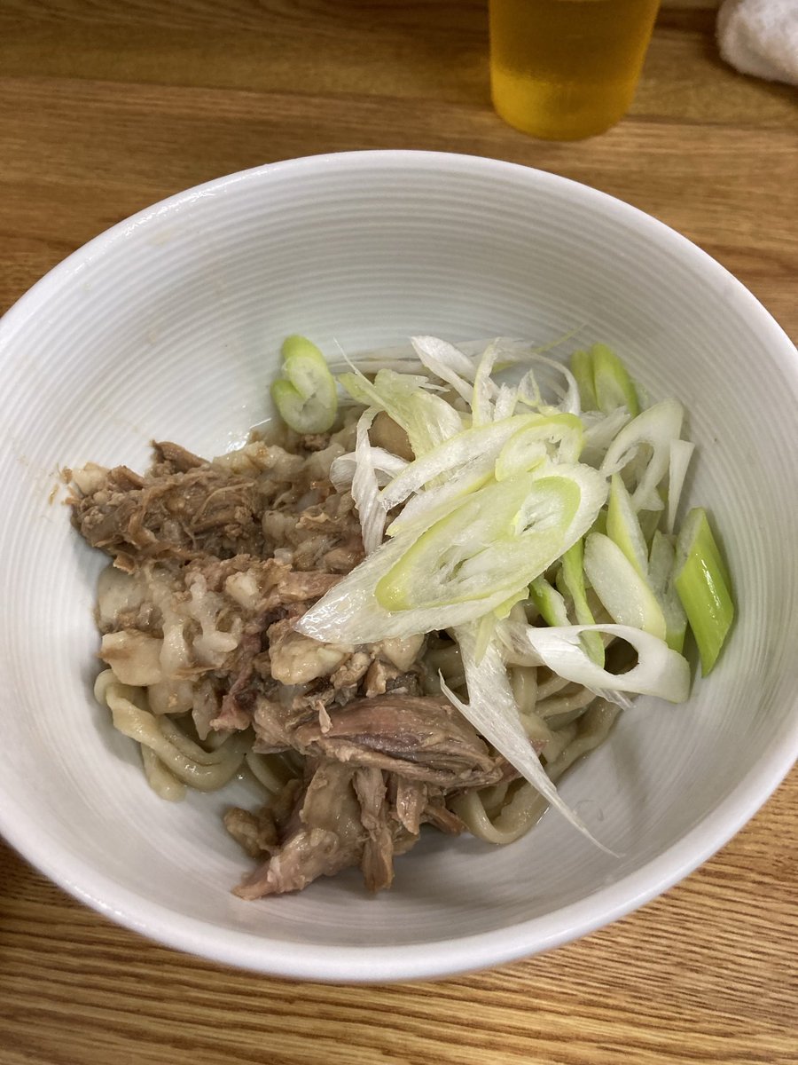 Ramen_Mg's tweet photo. ラーメンそら

つけ麺麺半分1300円
麺半分サービス味付メンマ
白250円

ニンニク
ちょいヤサイ
アブラ

ご馳走様でした

#ラーメンそら
#ラーメン富士丸
#ラーメン二郎 https://t.co/7mgYvDKgqq