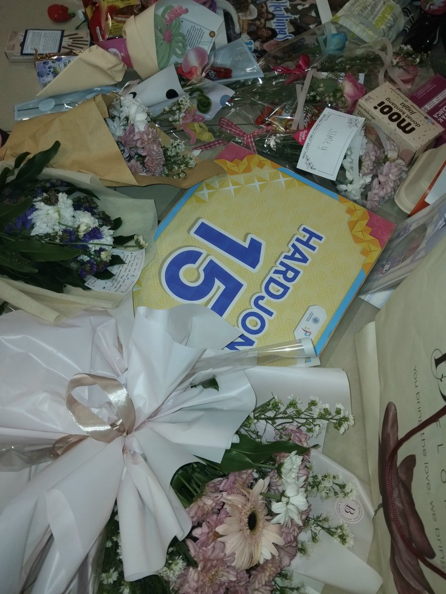 shiyoshii's tweet photo. terima kasih untuk segala bentuk cinta yang diberikan.. sedih hebat.. 😕💕 https://t.co/G7cDvPtgKo