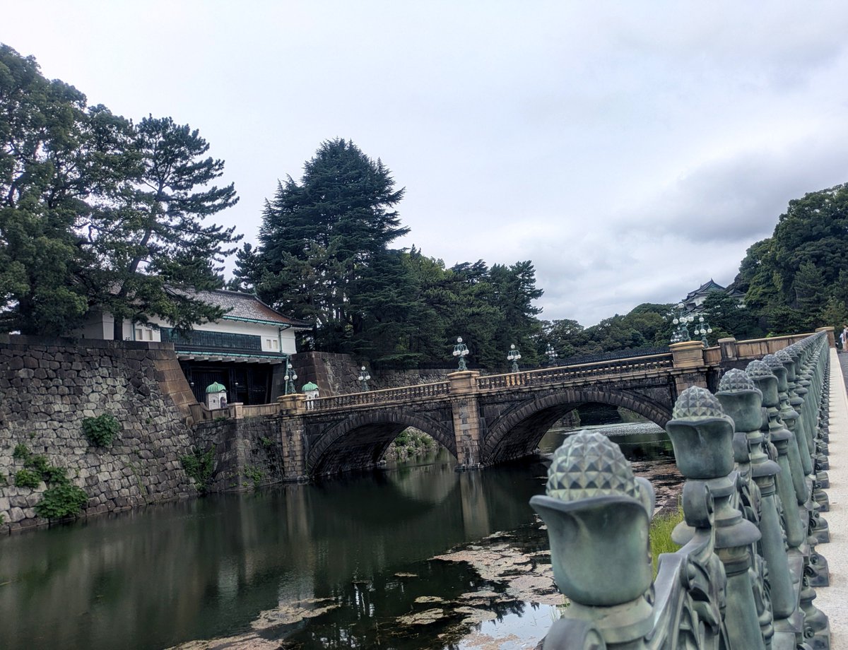 o__8_7's tweet photo. 皇居…すごい…

結構歩き回って足が疲れてたのに、正門に近づいたら突然フワって足が軽くなった…

なにこれ、、 https://t.co/eULBEj9dIl