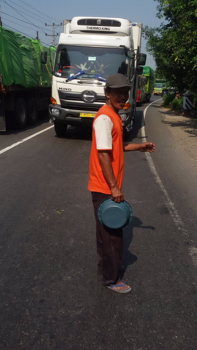 mamat_simic's tweet photo. Tanpa ada dirimu di  jalan akan macet parah  panjang #nyeteng https://t.co/loEfD6IUaX