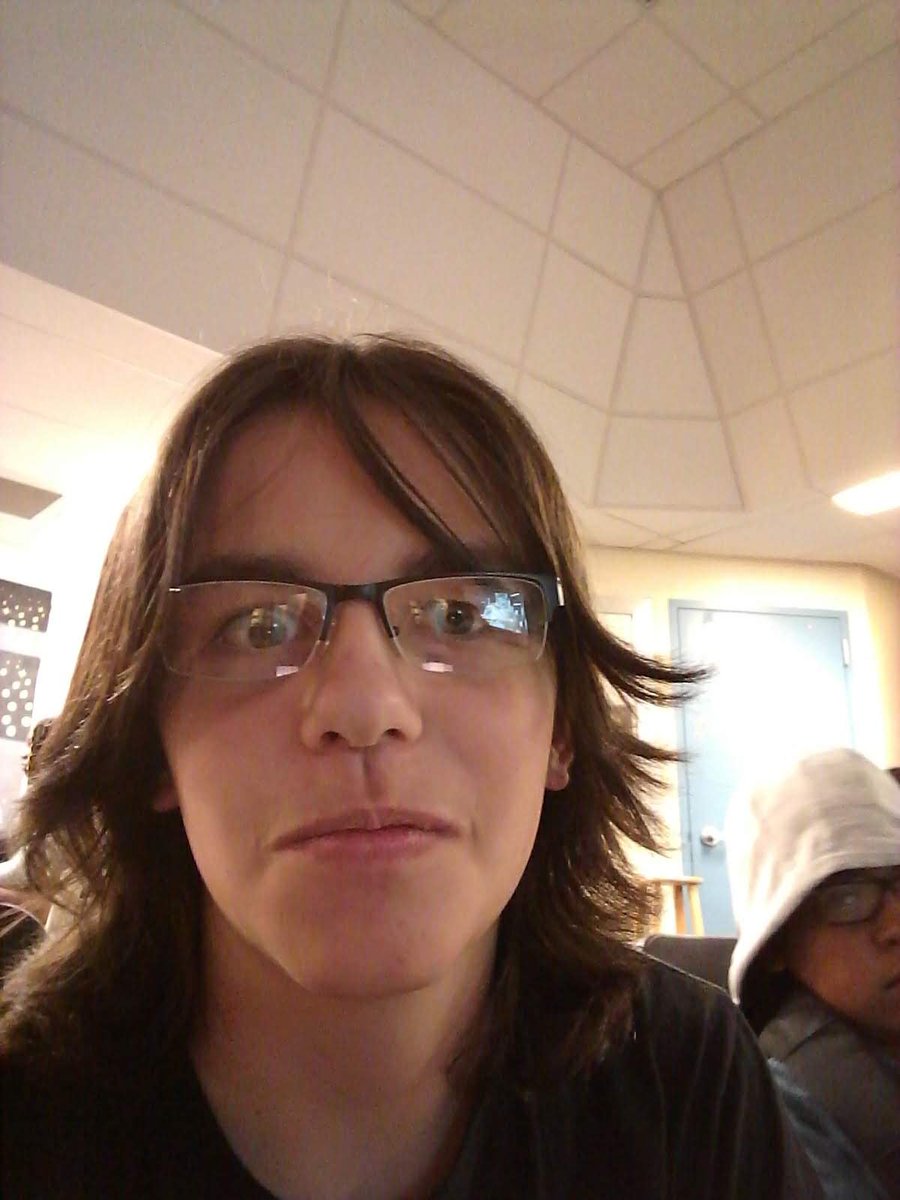 appillses tweet picture