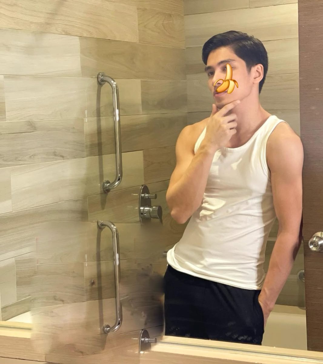 fiahuz's tweet photo. Ngupas Sarapan Pagii ini di Solo ya 

#solo #pijatsolo #gaysolo #pijatpriasolo https://t.co/H9OgV5lmkn