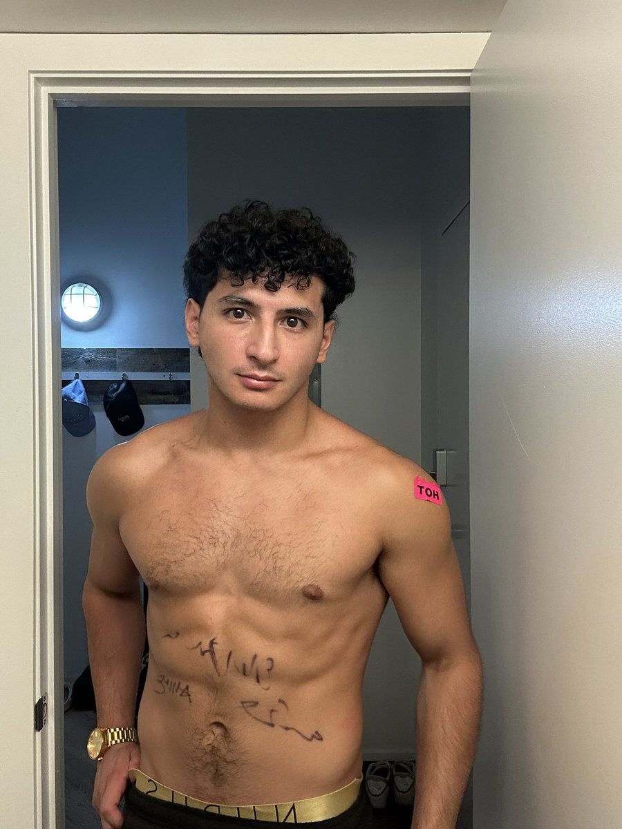 DallasOffDuty's tweet photo. Apparently “sign the stud” was on tonight’s bingo card. https://t.co/RDnZ5NJsYP