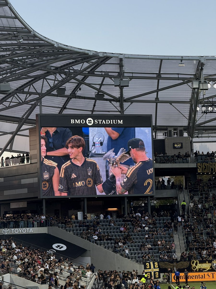 StbvBase's tweet photo. SANTOS BRAVOS are at Los Angeles FC vs San Diego FC at BMO Stadium ⚽️

Cr. cardcaptorsakuu and davidxtay

#SANTOSBRAVOS https://t.co/HesdQgWjDx