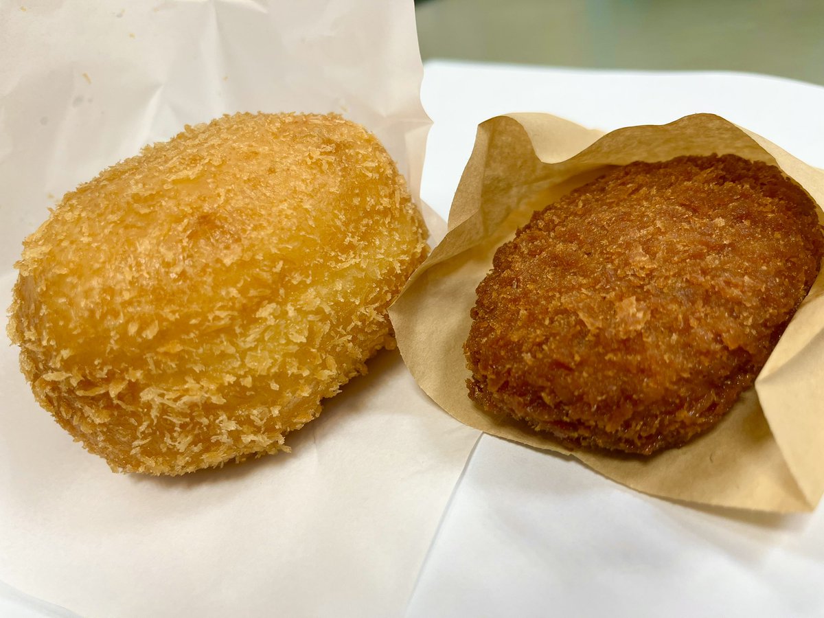 SuperCosmo's tweet photo. こんにちはー😊
スーパーコスモ羽倉崎店です！今日は屋台！
たむらのカレーパン&amp;メンチカツ出店中です！😋
大人気につき秒で完売しちゃうかもなのでお早めに！ご来店お待ちしてます🤗
＃スーパーコスモ
＃屋台
＃カレーパン https://t.co/HSsdUwXsw1
