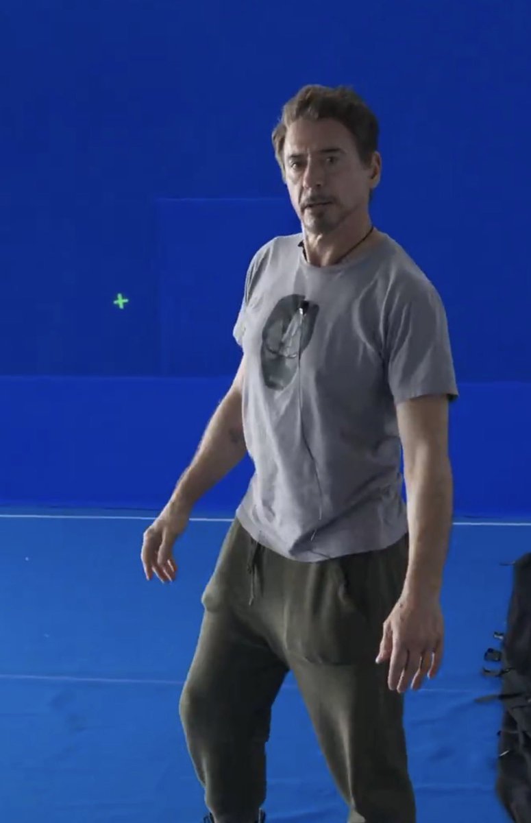 MCUFilmNews's tweet photo. First look at Robert Downey Jr. returning as Tony Stark for the ‘AVENGERS: INFINITY DEFENSE’. https://t.co/UwXs3QdpGw