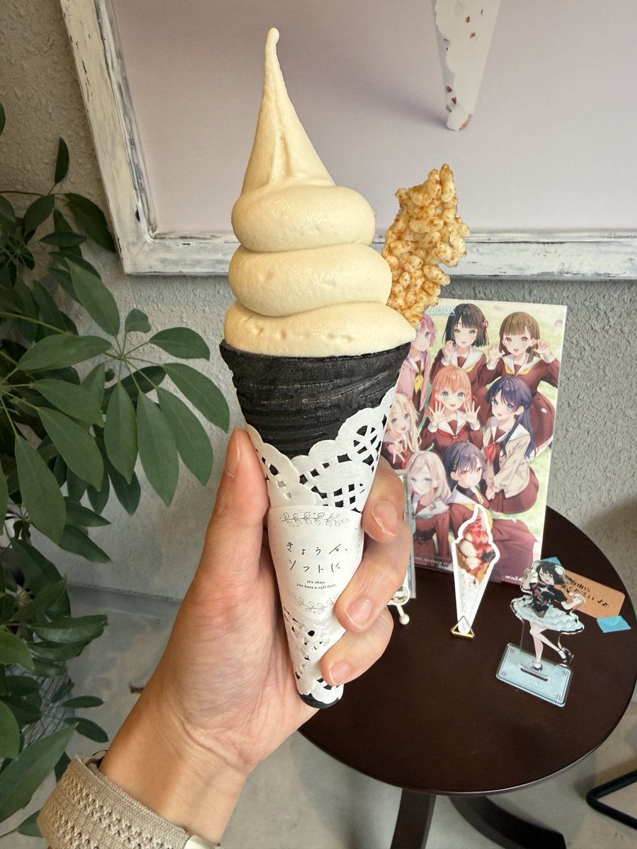 mowchin's tweet photo. 茜やスタッフです❣️
ソフトクリームを食べに、小松のきょうを、ソフトにさんへ💖
吟子ちゃんの展示がされていて、親近感わきました✨
蓮ノ空ファンの方に寄り添う素敵なお店です✨ https://t.co/PIlWsdejks