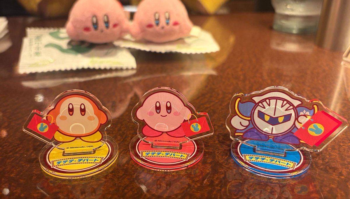 mayunyanOJS's tweet photo. 昨日はショッパー第二弾デザイン初日のデデデ⭐︎デパートに行ってからスタンプラリーをしに銀座から原宿新宿に大移動😌
アクスタカービィの無垢で憎たらしいこのお顔、、（？）キューアグ🥹🫶 https://t.co/cZpy91jhZR