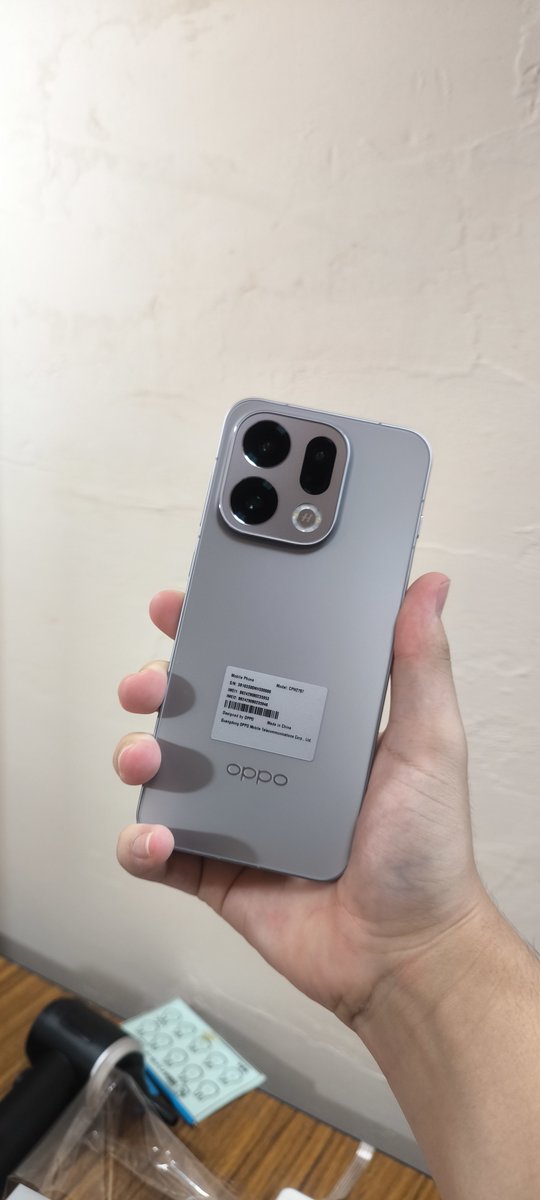 CPM_CPH2797's tweet photo. OPPO FindX9着弾しました
初めての新品スマホ https://t.co/IWvdRca2zX