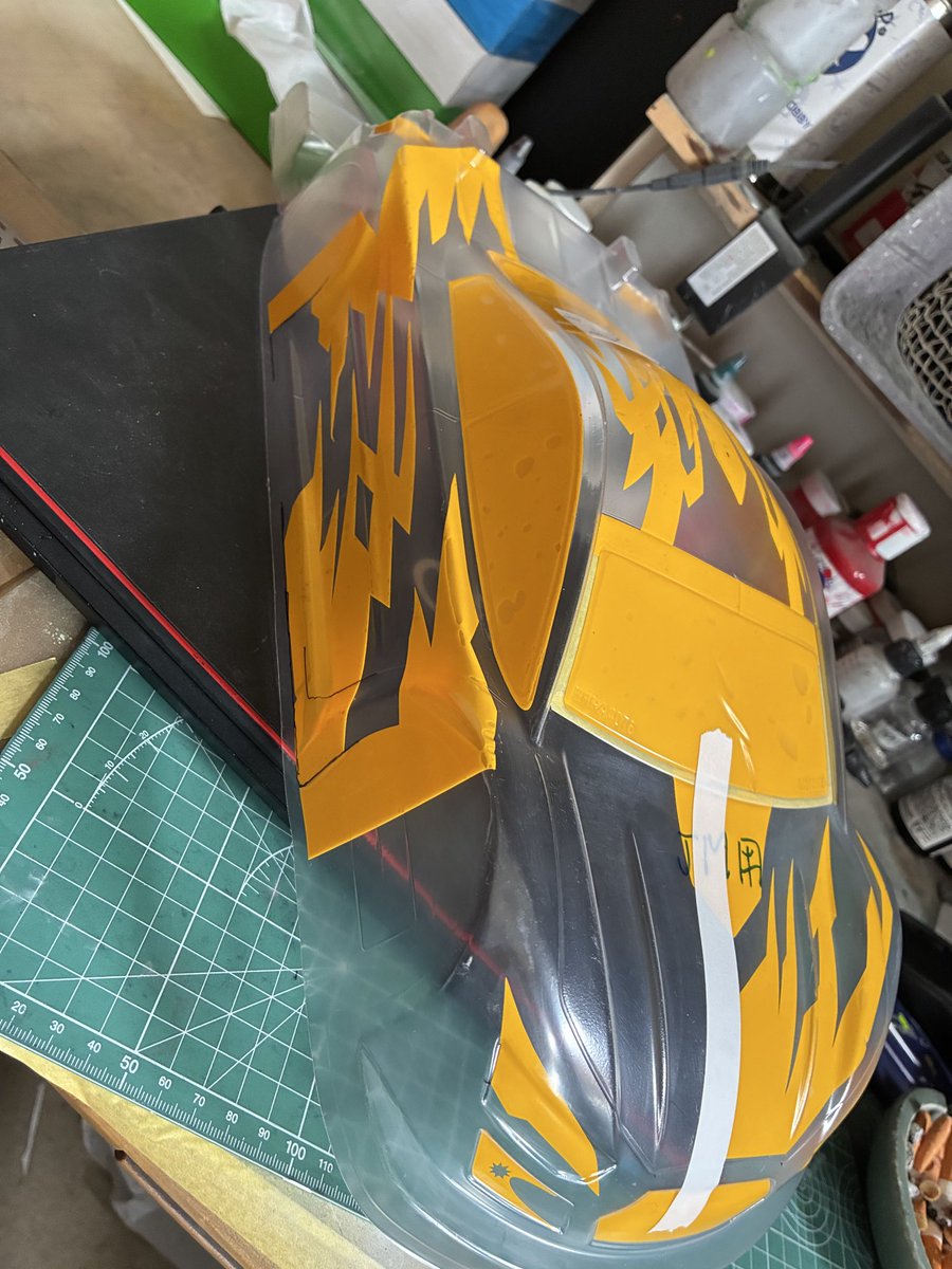 agokichi33's tweet photo. 怖くてカッターの刃は入れれんから、プロッターでマスキング作製。
めっちゃ手間かかる〜 https://t.co/Dub56ko8XW