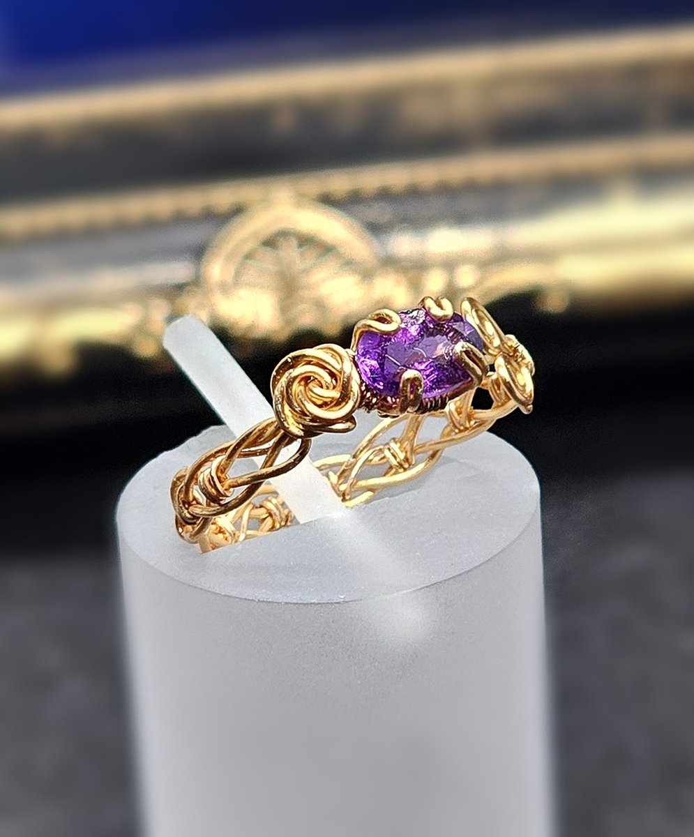 A_garnetMK2's tweet photo. こちらのアメジストの指輪を出品する前に母に「置いていったらどうでしょう？」と言われ実家に置いていくことになった。まぁ気にいっているなら…作り直そうと思ってたし… https://t.co/AC80zeMtmq