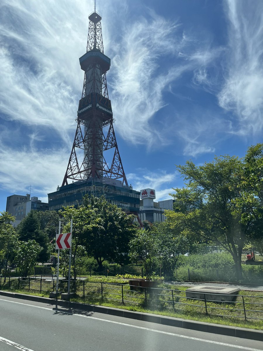 GoGo_FAD's tweet photo. 暑すぎてテレビ塔から湯気出てるみたい🗼
#御墓参り
#JR乗り遅れてバス
#別にいいし気にしてないし
#バス好きだし🚌 https://t.co/RcRp8bCqMB
