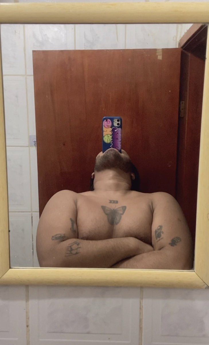 TheJoojoBoy's tweet photo. As vezes esqueço que sou quase um frigobar da Electrolux https://t.co/CUUNViFp3J