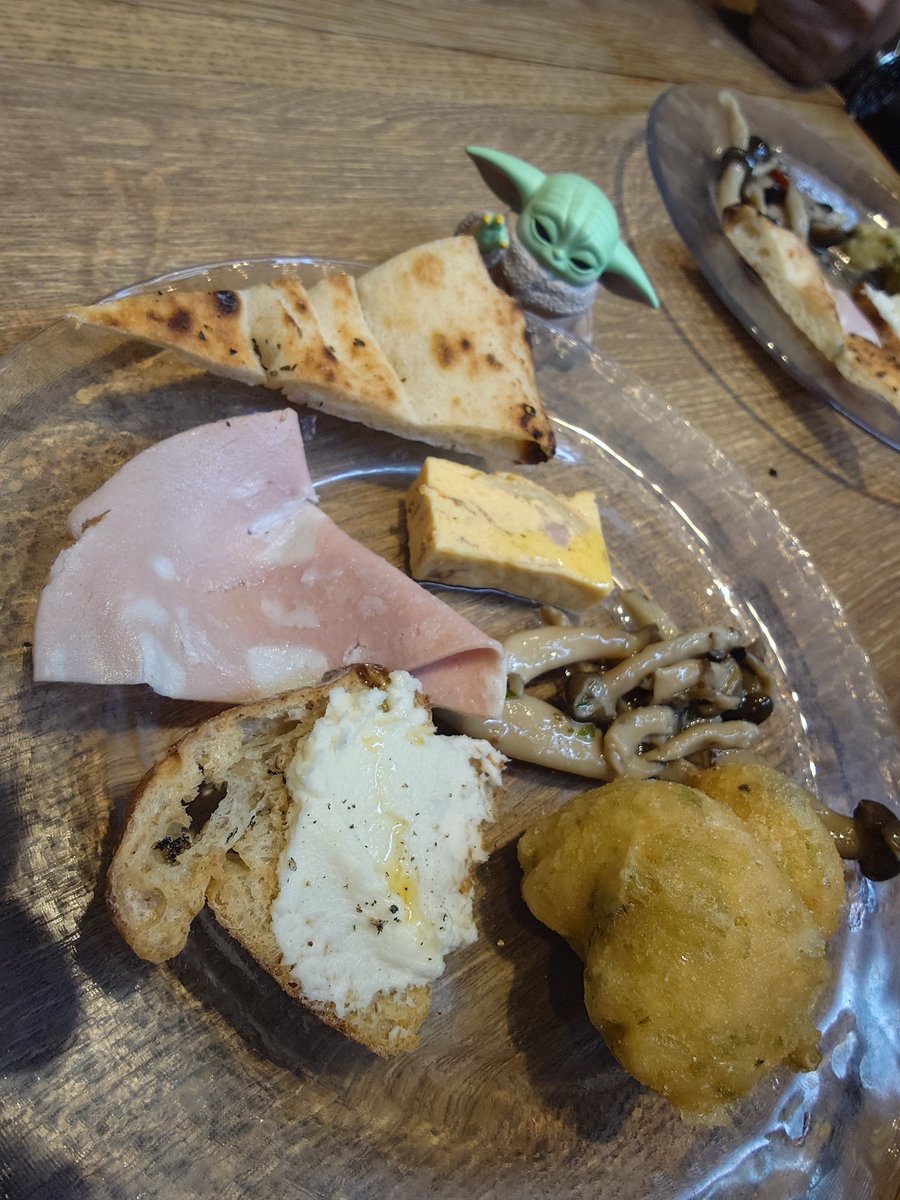 TOTTOuspp's tweet photo. 外で食べる時は絶対に連れていきたい可愛さ。 https://t.co/aYaINuIGtq