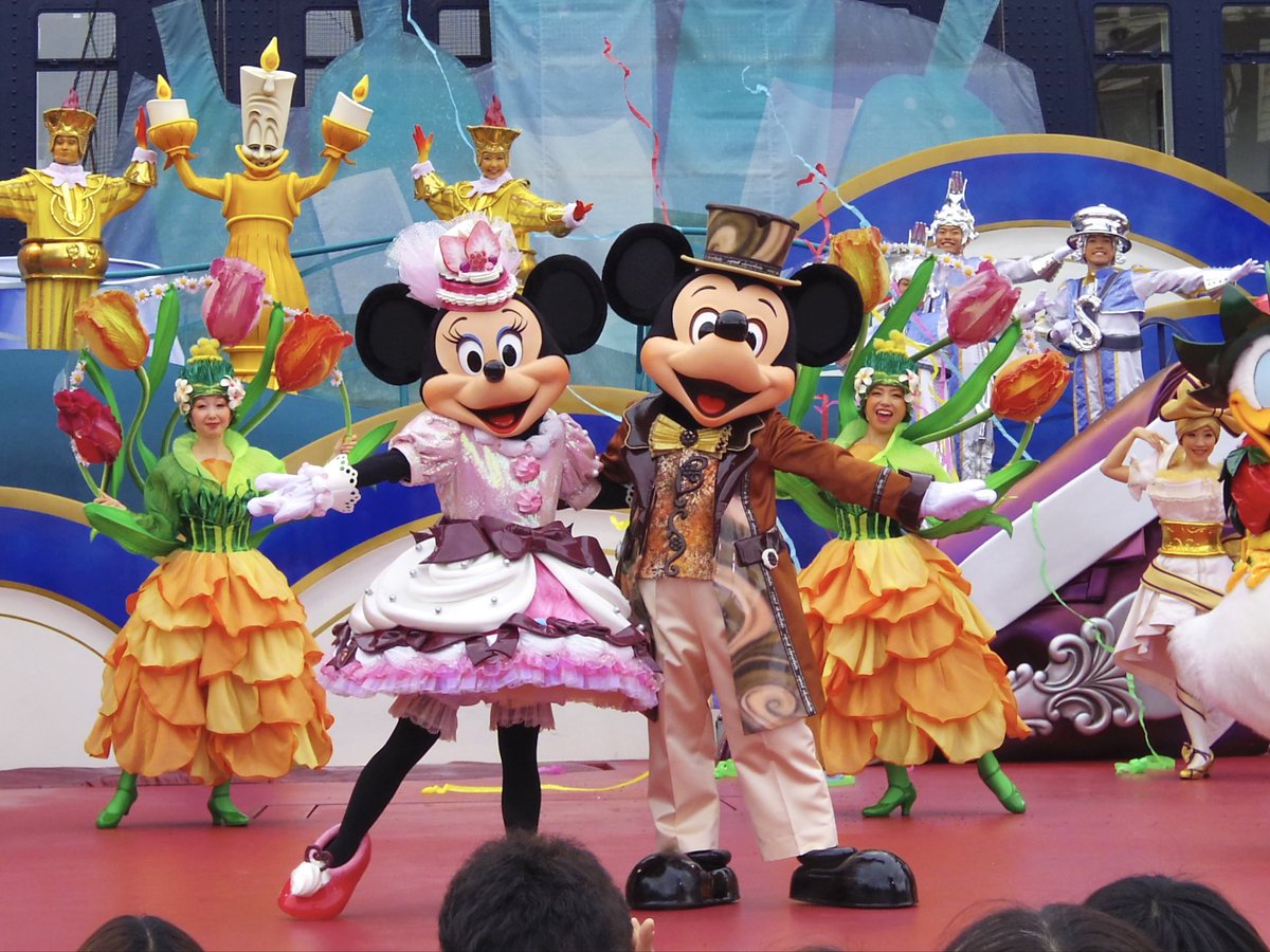 Tacky_Mouse's tweet photo. 15年前以上前に買ったデジカメのデータ整理してたら、えげつない写真出てきて歓喜。
当時はアトラク勢だったけど、気に入ったショーは絶対ドセンで見てたんだな。 https://t.co/terJow4TK1