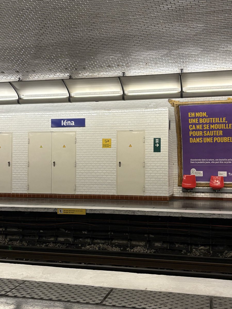 tomctnt's tweet photo. léna situations qui privatise la ratp https://t.co/ZTRhnb9tWY