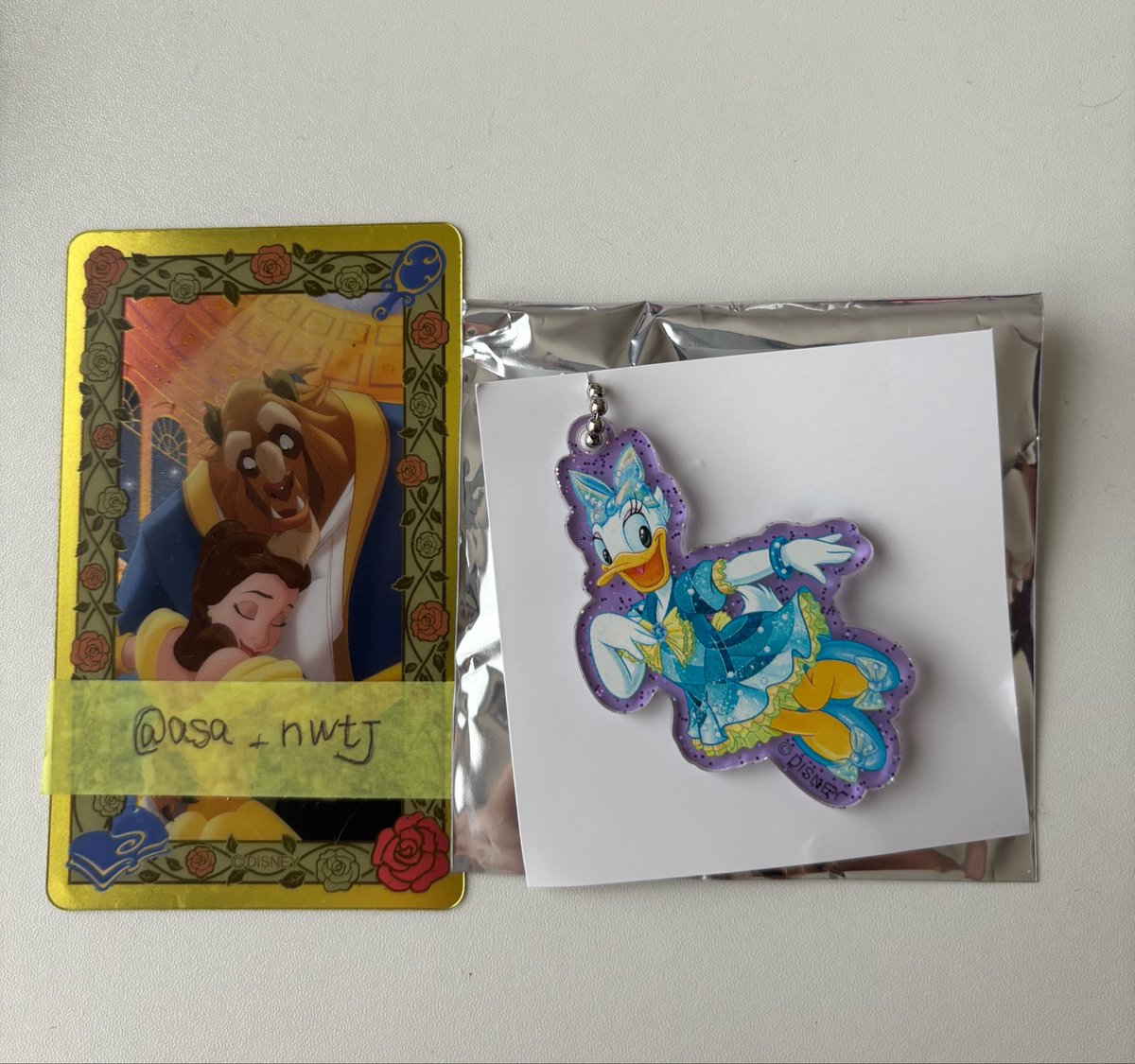 asa_nwtj's tweet photo. 東京ディズニーシー　25周年
スパークリング・ジュビリー
ポテトスナック　チャーム 交換

【求】ミッキー

【譲】デイジー

郵送or都内・埼玉手渡しでの交換
お気軽にお声掛けください🙇‍♀️ https://t.co/z4zAJIN8AH