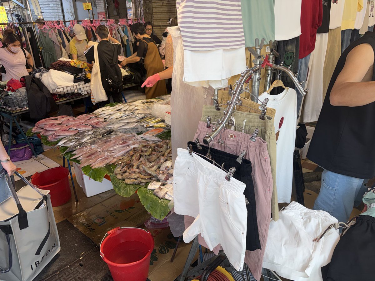 s_d_k_c's tweet photo. 服屋で鮮魚のポップアップやってら https://t.co/3syOoJlZwY