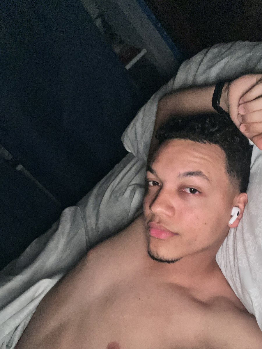 kex_11's tweet photo. Noche caliente https://t.co/60j1sSJhmm