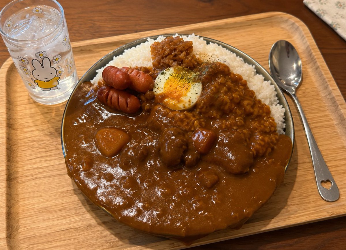 NBenmaran85901's tweet photo. 30歳独身女が作るやけくそカレー。 https://t.co/WNwUiI4M10