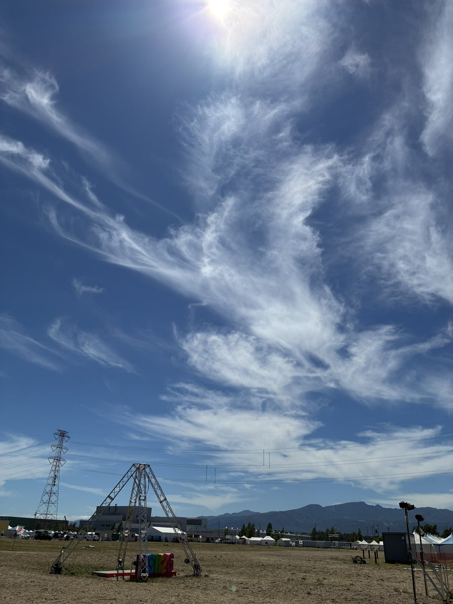 rsrfes_official's tweet photo. 12時も過ぎ、会場クローズしました🥲
サンボマスターで綺麗な朝日を見せてくれた太陽も、すっかり真上に上がってきました☀️

改めてたくさんのご来場ありがとうございました！！

#RSR26 https://t.co/Nfz9N4x6HK