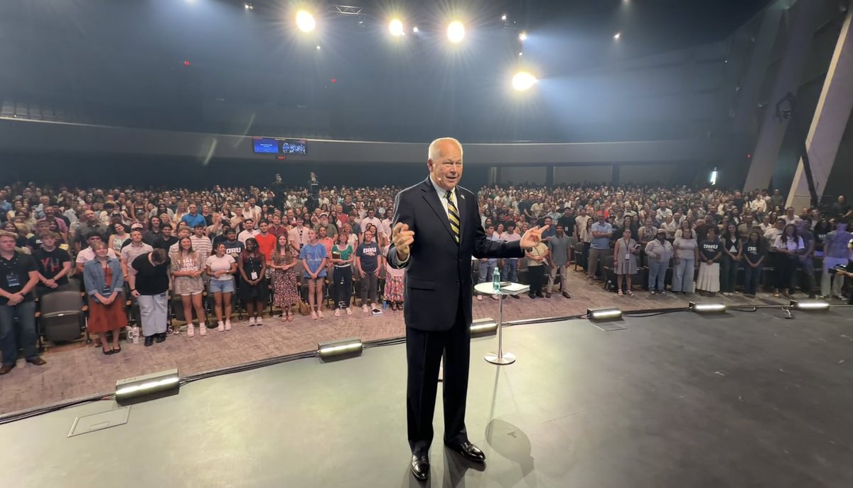 WilsonBilly's tweet photo. Honored to welcome the largest full-time freshman class in @oralrobertsu history tonight during our Welcome Home service for freshmen and parents in the newly remodeled Christ Chapel! It is going to be a great year at ORU!!! https://t.co/DBSJIZL0Uj