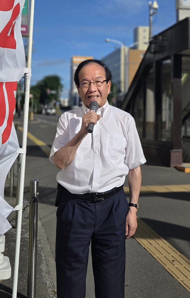 sigemor3875's tweet photo. 81回目となる終戦記念日の8月15日、地下鉄白石駅前で街頭演説を行いました。
　いま、与党において日本の国是として堅持してきた「非核三原則」について「持ち込ませず」を見直す主張があるな中、非核三原則を堅持し、平和と全人類の繁栄に貢献できる国となるよう取り組んでいく決意を述べました。 https://t.co/ZF5aI2RRZN