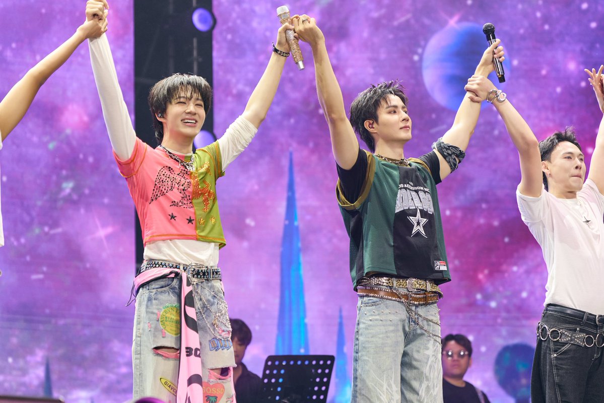 DMDMusicTH's tweet photo. ภาพบรรยากาศของ “ซี” และ “นุนิว” ในงาน FANDOM FEST 🎤✨

ขอขอบคุณ @amarintvhd , @FandomFestoff ที่ให้เกียรติ “ซี” และ “นุนิว” ได้มามอบความสุข พร้อมโชว์เพลงสุดพิเศษในวันงานด้วยนะคะ ✨

และขอขอบคุณทุกกำลังใจจากทุกคนในวันงานนะคะ 🫶🏻

#FandomFest2026xZeeNuNew
#ZeePruk #NuNew
@zee_pruk @CwrNew
#DMDMUSIC