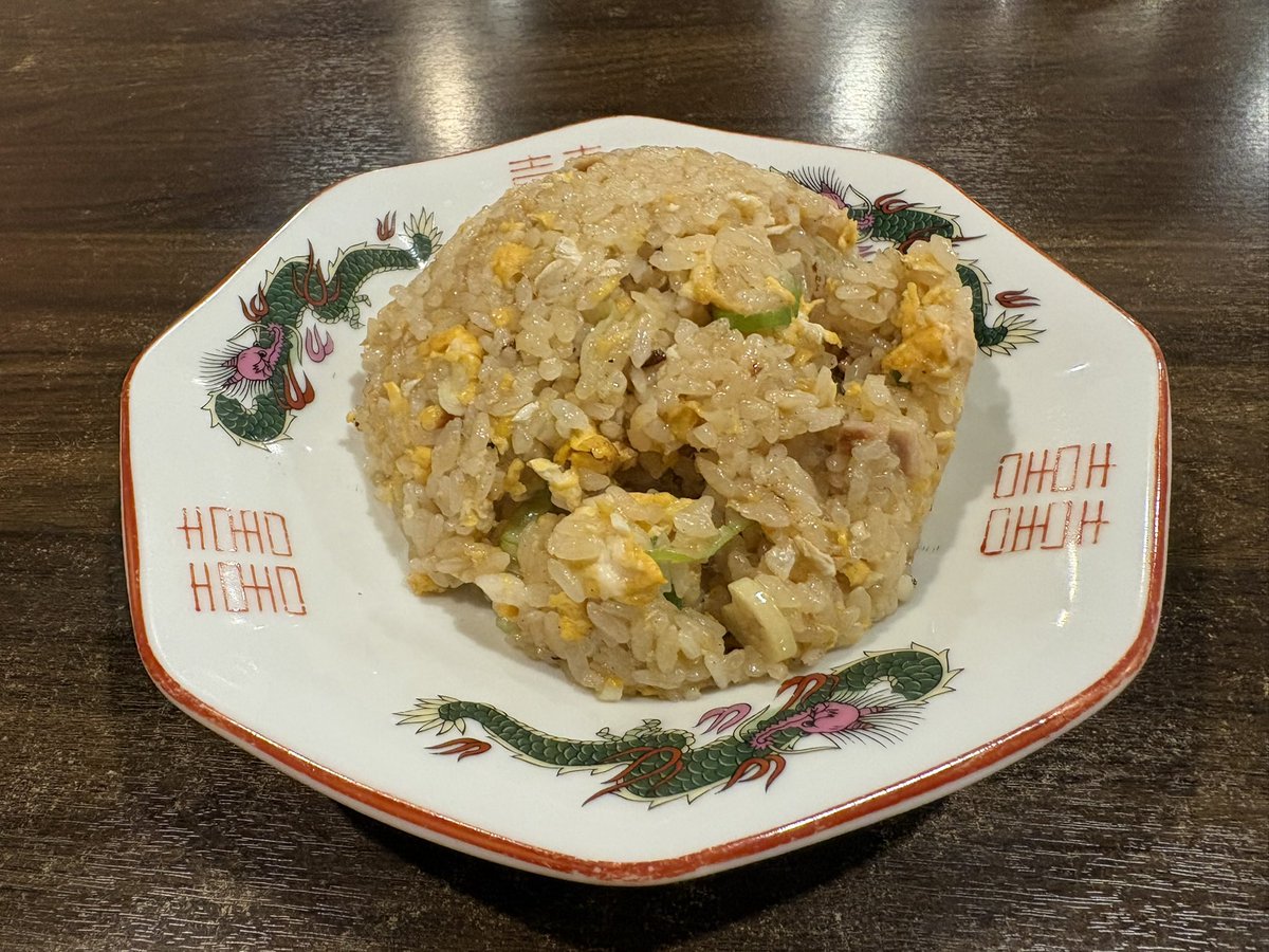yossykitchen's tweet photo. 中華そば 純@青森市

純煮干し極上
チャーハン

浪岡にあるお店。
広い店内で無料のお惣菜あり。
煮干しのきいた濁りのあるスープで粉末によるザラザラ感もあります。
チャーハンは120円と破格で注文の都度炒めている感じです。
コスパ、味とも優れた良店です。
ごちそうさまでした。 https://t.co/4TOB85oUeN