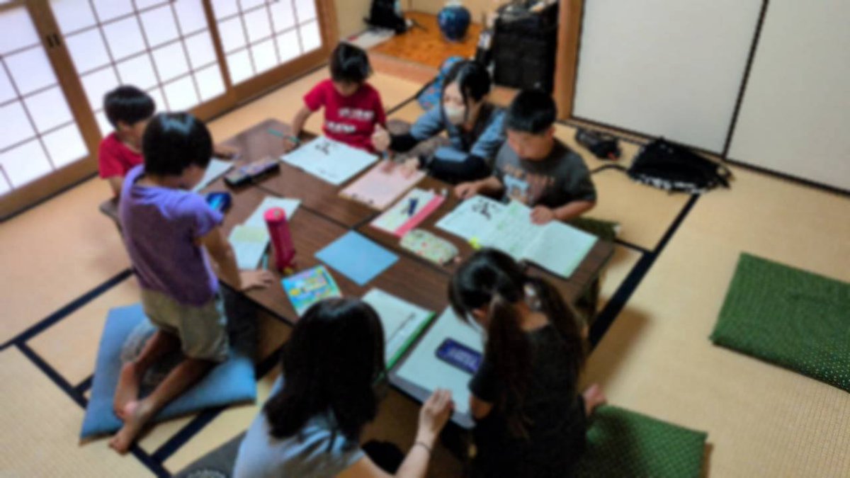 mirai_wa_Youth's tweet photo. 8/8 UP！

夏休みの宿題に取り組んでいます。

作文を持ってくる子、絵日記に取り組む子など、今日この時間に終えられるようサポートします。

学習の遅れを取り戻す大事な時間にもなりました✏️✨️ https://t.co/mwbkZHz2bX