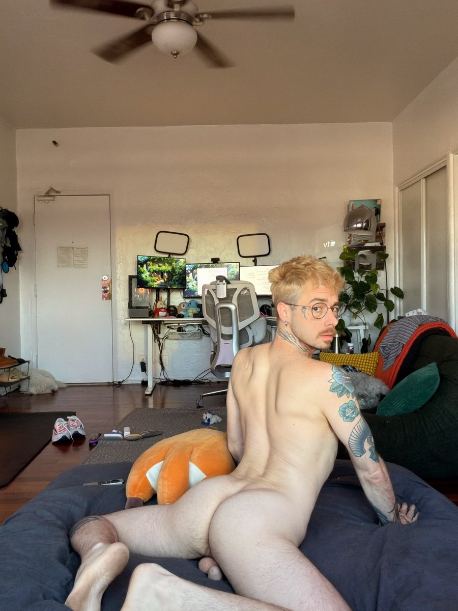 codyallxn's tweet photo. I fell guys 🥺 https://t.co/NH30hHEO3V