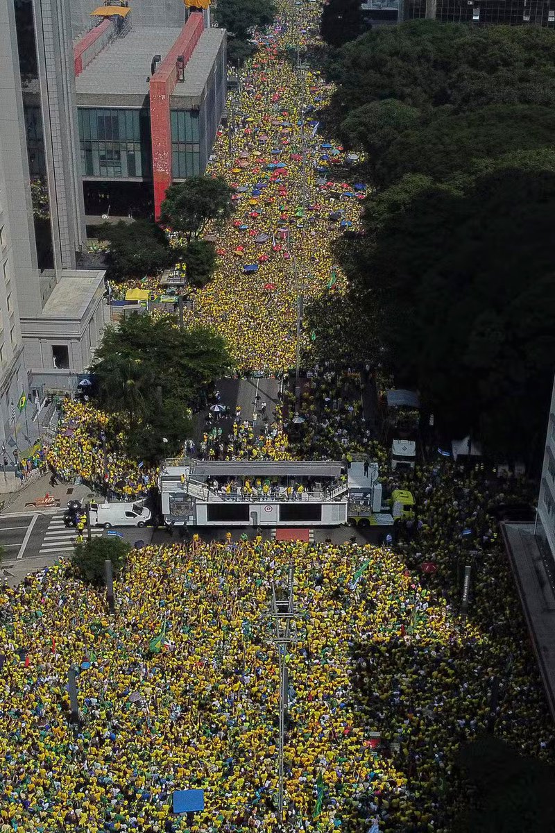 venvansenatural's tweet photo. @SamPancher Fantástico, só esqueceu de citar que em números de espectadores durante a madrugada de segunda o Renato Santos só perderia se Galinha Pintadinha e Xuxa combinassem uma transmissão ao vivo.

Essa meninada do partido Missão são crentes de que entendem de algo com seus 13 anos. https://t.co/BJLRjpwL72