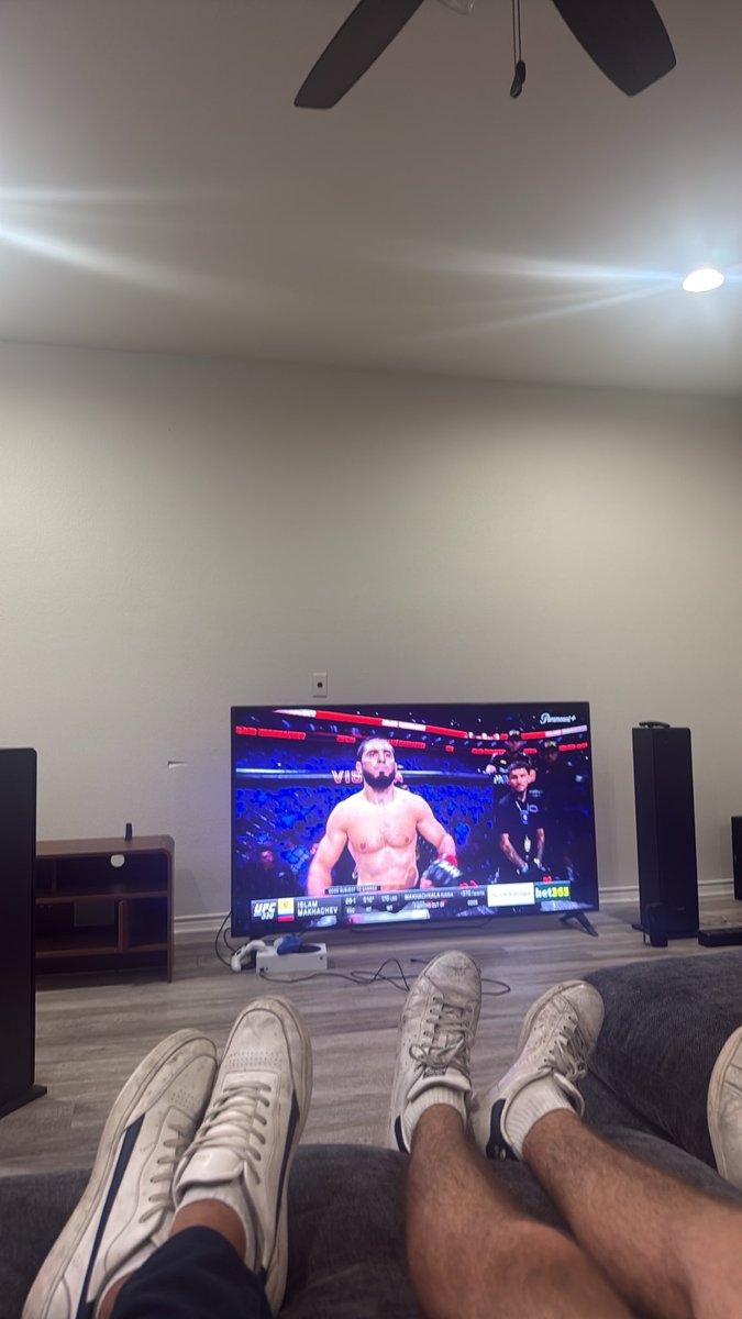 VossHinklee's tweet photo. Fuck this guy #garry https://t.co/R5T3efMbEw