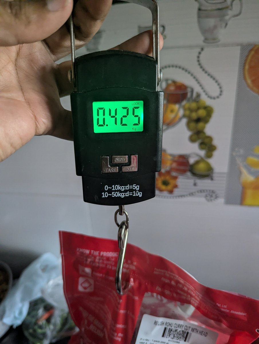 harsha100th's tweet photo. @ZeptoNow what scam is this fraud by you and your team customer support is useless, order id KSNTSHMNC59881B.
Big cheat by zepto ordered 1kg and got less weight https://t.co/UPl1bBE6JT