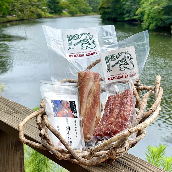 jigemonshop's tweet photo. ＜夏のわくわく☀️全品5％オフ！＞
お買い物がちょっぴりお得な期間🉐
おすすめギフト4点ご紹介🎁
「多伎いちじく」「ブラックオリンピア」
「寒シマメ肝醤油漬け」「スモーク白南風セット」

▼詳細はこちら
https://t.co/s8zrftGcXj

#しまねのいいもの #夏のわくわくクーポン https://t.co/RBNZO7k3kr