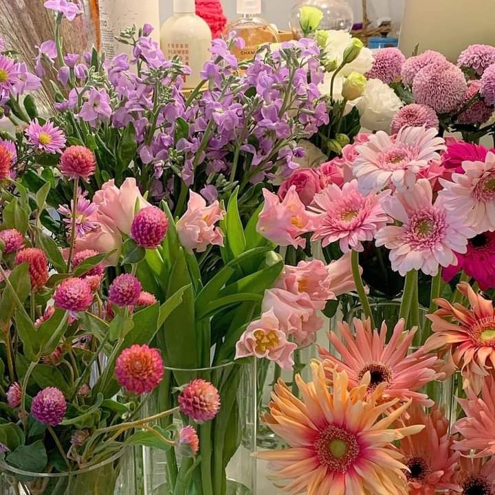 sunflowerchives's tweet photo. Flowers makes me happy https://t.co/AOI4ofMGab