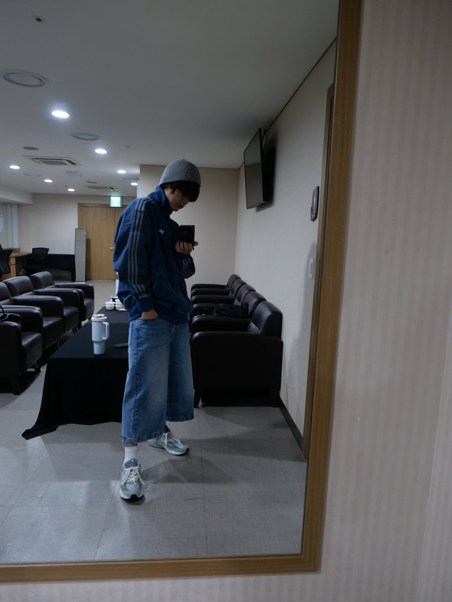 _JHERO__'s tweet photo. 새로산 옷 자랑해주셨다 !!!!!! https://t.co/bNW8bW5vel