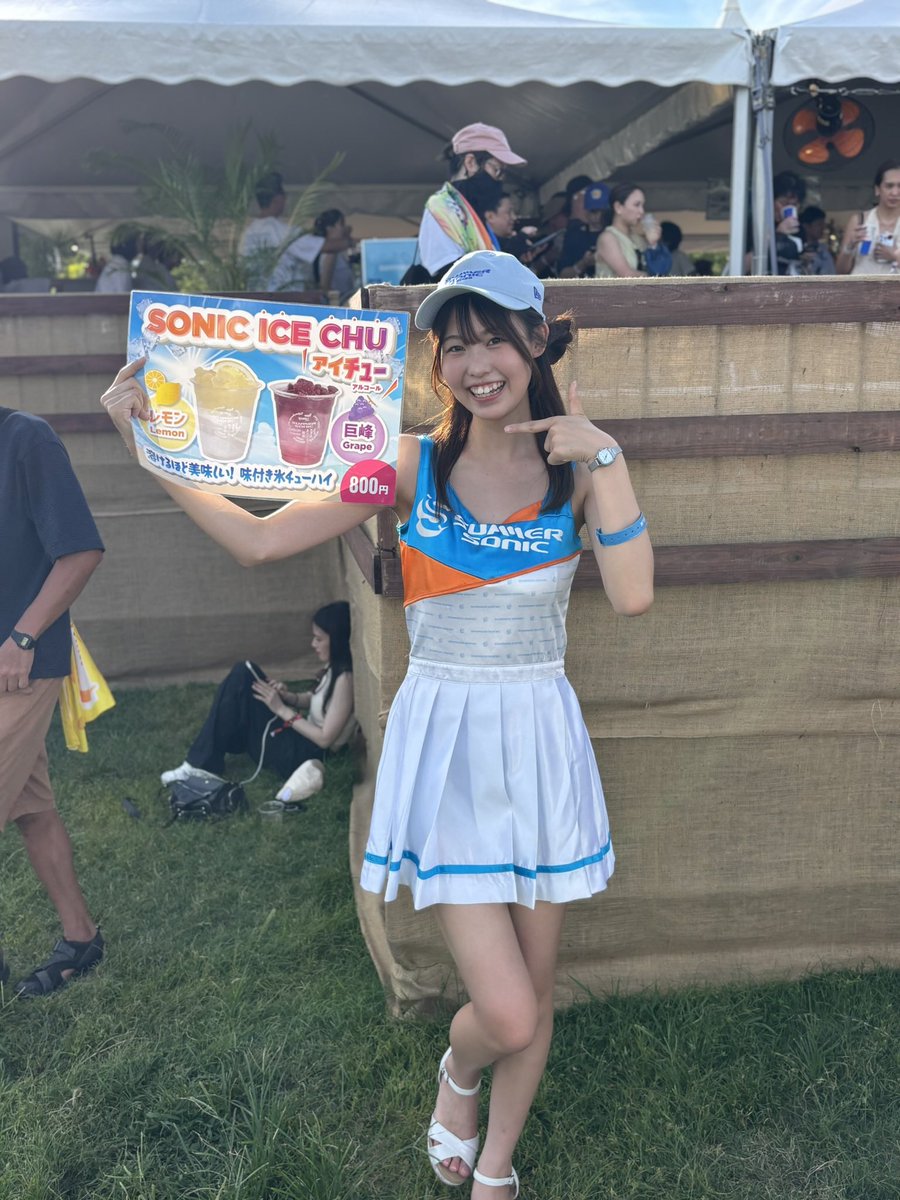 fatyasushi's tweet photo. サマソニ大阪行くべき！
プラチナラウンジにこんな可愛い子がいるよ！

#サマソニ大阪
#プラチナラウンジ https://t.co/3SJx5jSTyH