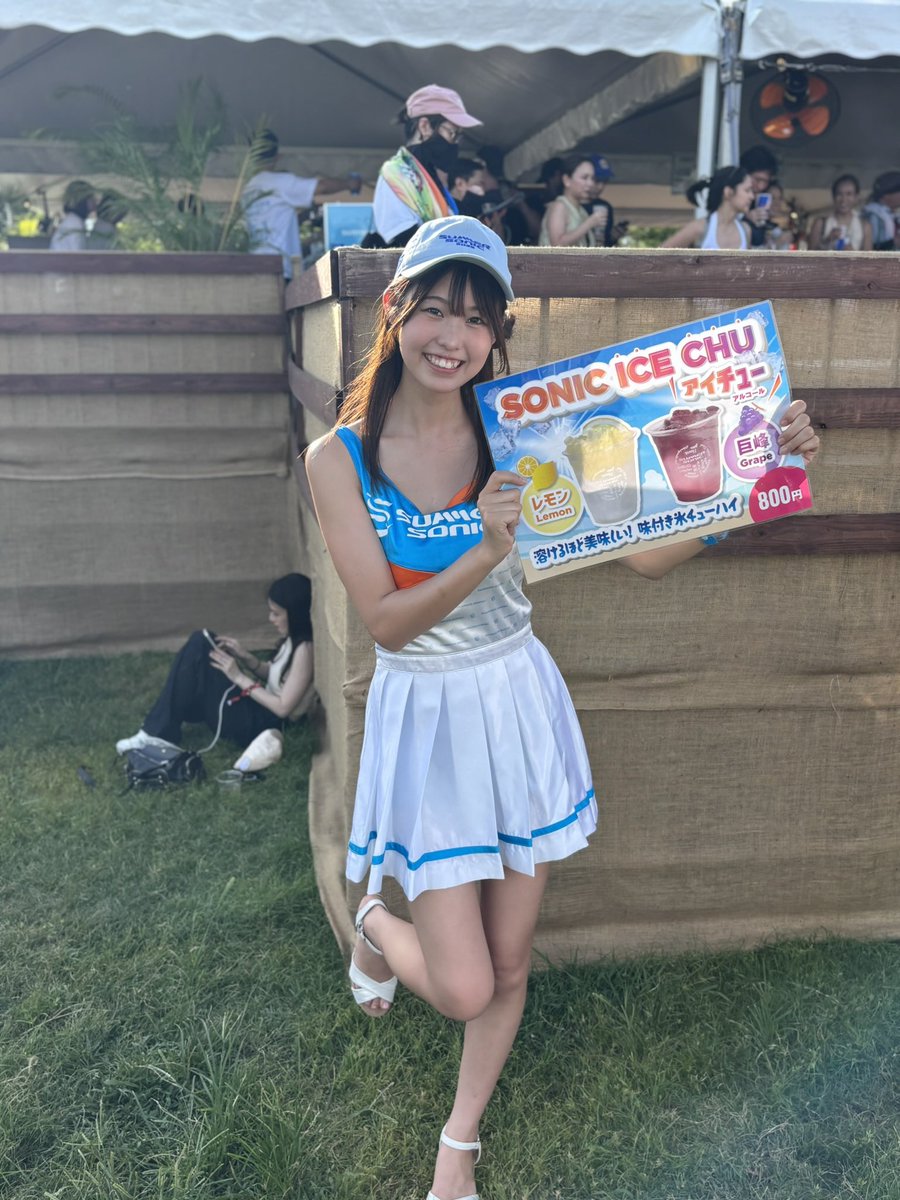 fatyasushi's tweet photo. サマソニ大阪行くべき！
プラチナラウンジにこんな可愛い子がいるよ！

#サマソニ大阪
#プラチナラウンジ https://t.co/3SJx5jSTyH