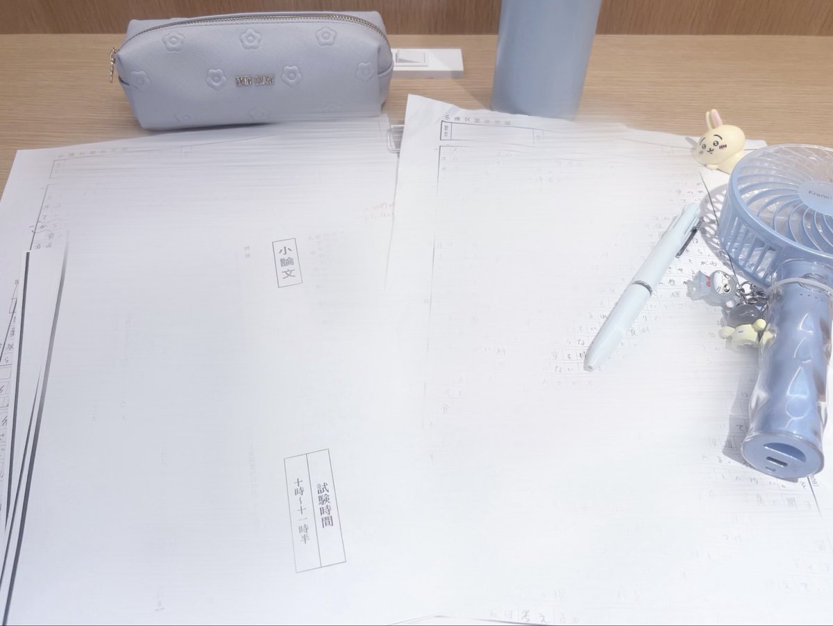 s4ucly23's tweet photo. 小論文やった( ᵔ⤙ᵔ )
水色大好き人間🩵 https://t.co/3Nbry2BVgM