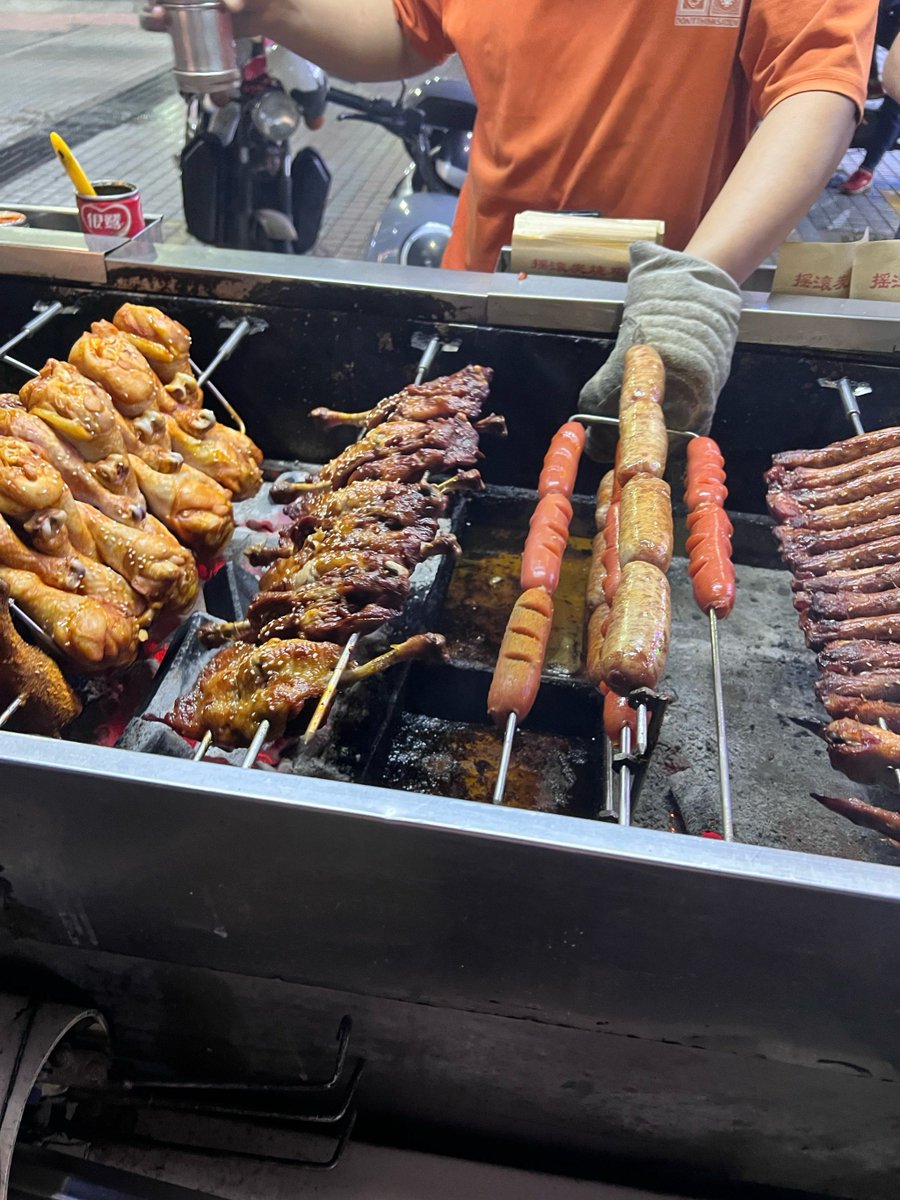 footypixel's tweet photo. Craving late-night road snacks Flavorful spicy grilled skewers with sizzling aroma hit different on the curb! ， https://t.co/oTOHqZl9Bo